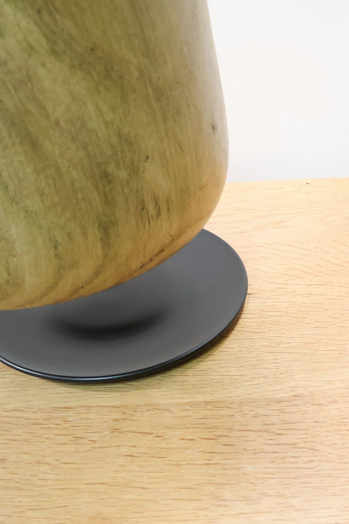 【モンステラ タイコンステレーション】人気の木製POTに植え込みました！お手頃なサイズ感ですので様々なシーンで活躍してくれます！